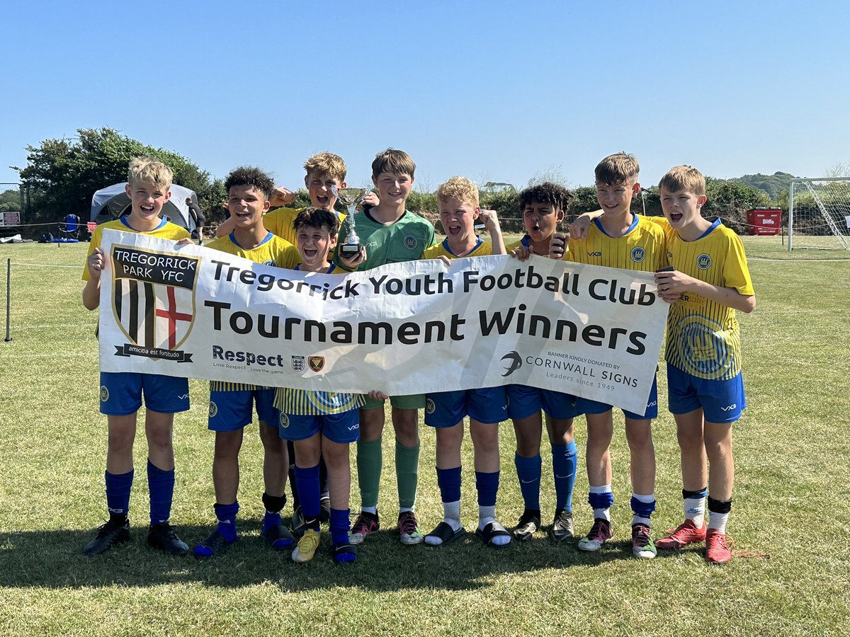 Leanne_Howarth's tweet photo. Tregorrick Tournament Winners ππ
Fantastic weekend in Cornwall π₯°βοΈ
9 games played and 0 goals conceded π§€π₯π§€
The boys were amazing, it was so good to watch. Very proud of my boy π§€π₯°
#tournament #winners #Champions #wbbfc #JD1 #gkgloves #gk #goalkeeper #goalie #keeper https://t.co/RmKVM87AVn