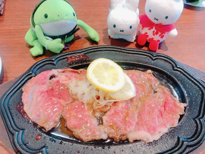 佐世保名物レモンステーキ さっぱり食べやすくてペロっといってしまう!美味しかった!  (じゅうじゅうがすごくていつもより距離をとるぬいたち)