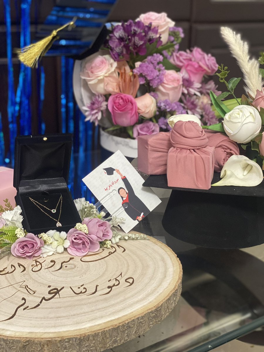 IILIIGHT's tweet photo. واجد اشياء حلوة صارت هالسنة و من بينها ، تخرج الوردة 👩‍🎓 ، الحمدلله رب العالمين احس ف قلبي فراشات @Ghadeer_Awami https://t.co/J4eEzMKTdb
