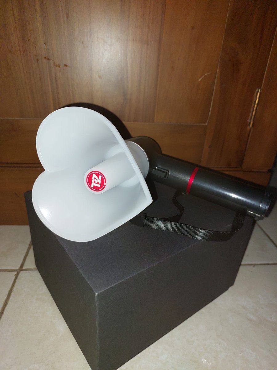 haneukl's tweet photo. [ rts are appreciated! ]
want to sell lightstick official the boyz (Preloved) 

♡ keep event (with dp) 
♡ 500k (nett) 
♡ Bisa oren
📍 Jakarta Timur

🏷️ the boyz lightstick wts want to sell tbz ls https://t.co/Mm0cLWhXlh