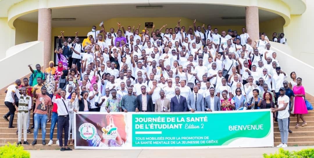 La Direction de Coordination du Programme National de Santé Mentale du MSHPCMU a organisé le  24 /06/23 à  l’Université Alassane Ouattara de Bouaké avec l'Association des Etudiants en Médecine de Bouaké une rencontre d'échanges sur la promotion de la santé mentale des jeunes.