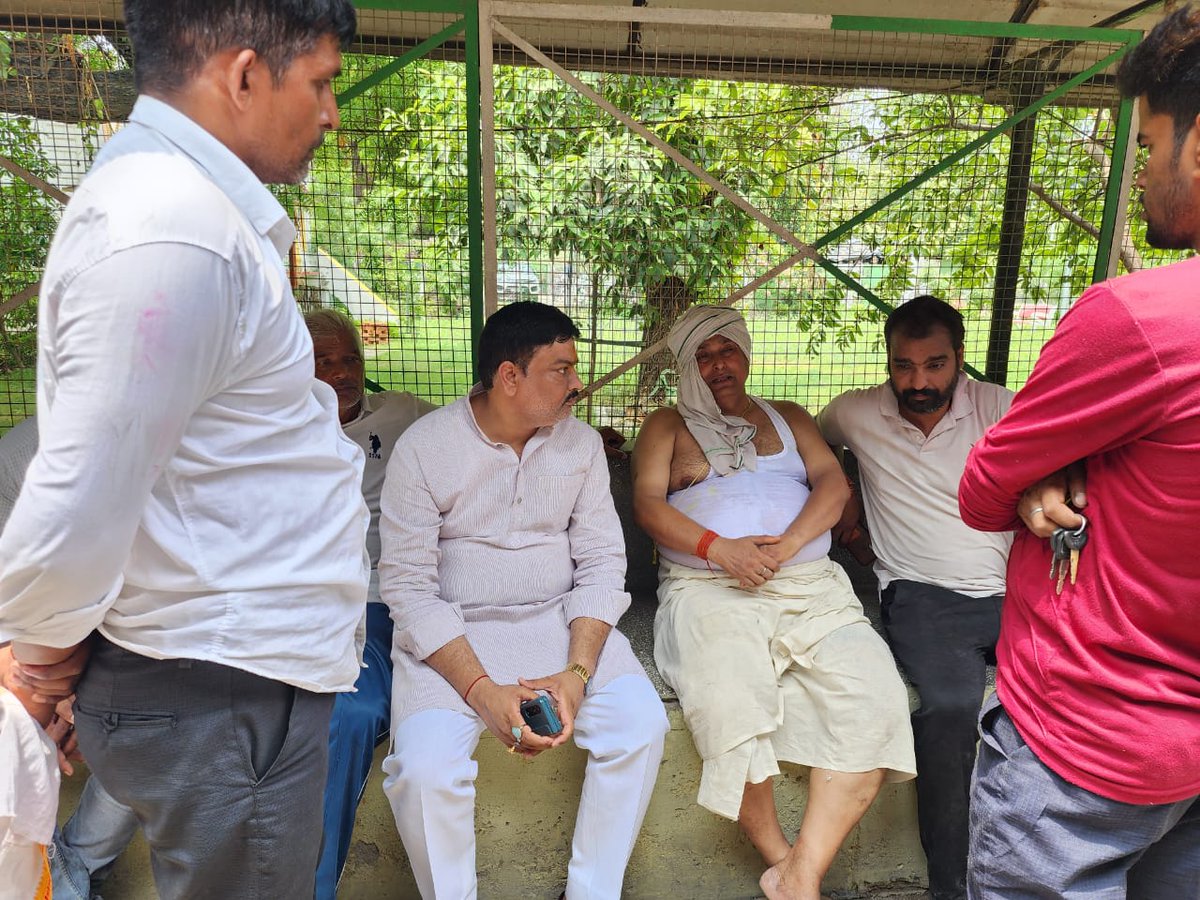 कृष्णानगर निवासी श्री दलसिंगार तिवारी जी की पत्नी का आकस्मिक निधन हो गया, उनके दाह संस्कार में पहुँचकर श्रद्धासुमन अर्पित किया।

नाका चुंगी निवासी श्री राजकुमार जायसवाल जी की माताजी का निधन हो गया, उनके दाह संस्कार में सम्मिलित होकर परिवारीजनों से मिलकर शोक संवेदना व्यक्त किया।