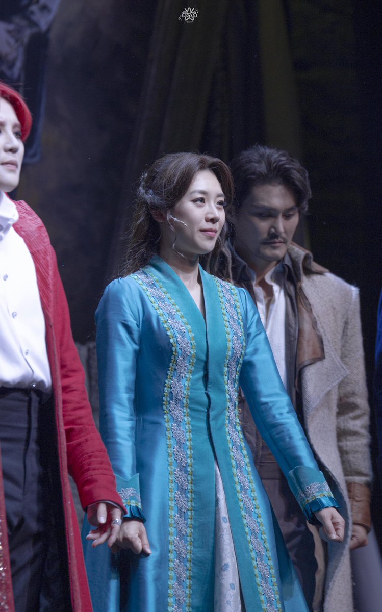 ari_picpic's tweet photo. 20210718 뮤지컬 드라큘라 커튼콜 

𝑴𝑰𝑵𝑨 𝑴𝑼𝑹𝑹𝑨𝒀 #조정은 배우님

Please don’t make me love you https://t.co/q6DFfQWKr3