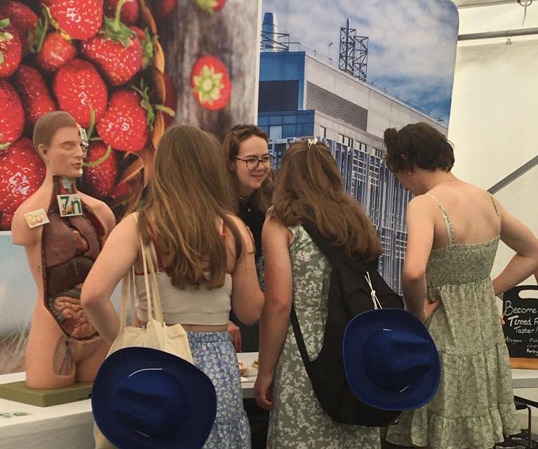 Enjoying ourselves talking all things fish at the <a href="/ScotlandRHShow/">Royal Highland Show</a> 🐟🦐