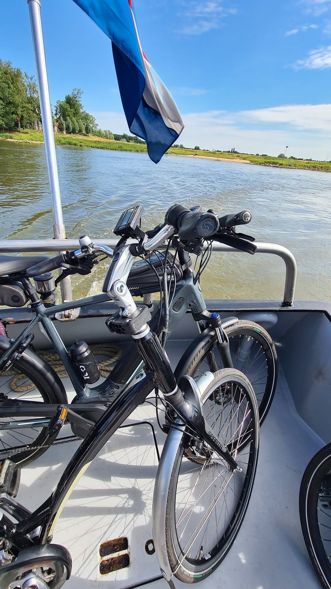 In 2 days 175 km on our bicycles!😳 2 beautiful tracks in the Centre of The Netherlands( dutch peaker T)! And we crossed De IJssel ( a river) in a small bicycle ferry! Because of @MyPeakChallenge I could do this! @DutchPeakers @SamHeughan @HeatherJSweet @CoachValbo