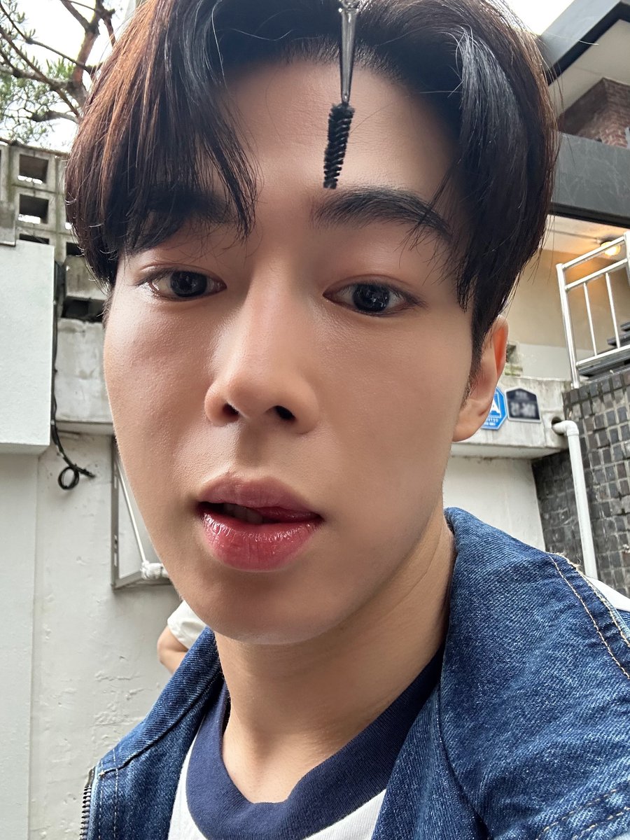 privfrommsf9's tweet photo. 🔖👅23.06.25 5.47PM KST📲

- 📸
- how's this
- 📸
- i look like a 바보멍충이 (*fool) isn't it
- please say that it is not
- do say that it's pretty
- please say you love me
- 1 more time! https://t.co/HQhqoMg8mk