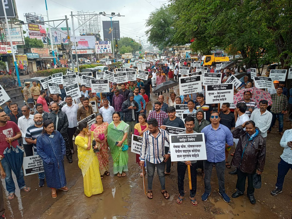 pulse_pune's tweet photo. 1,000 Residents Of Mundhwa Stage Massive Protest, Demand Action On Water, Traffic And Road Issues
 https://t.co/8mg9ckc384 

#Mundhwa #KeshavNagar #KENWA #PMCPune #PMC #Pune 

@YogeshTilekar4 @SandeepLonkar12 @PMCPune https://t.co/PjR8olvqh7