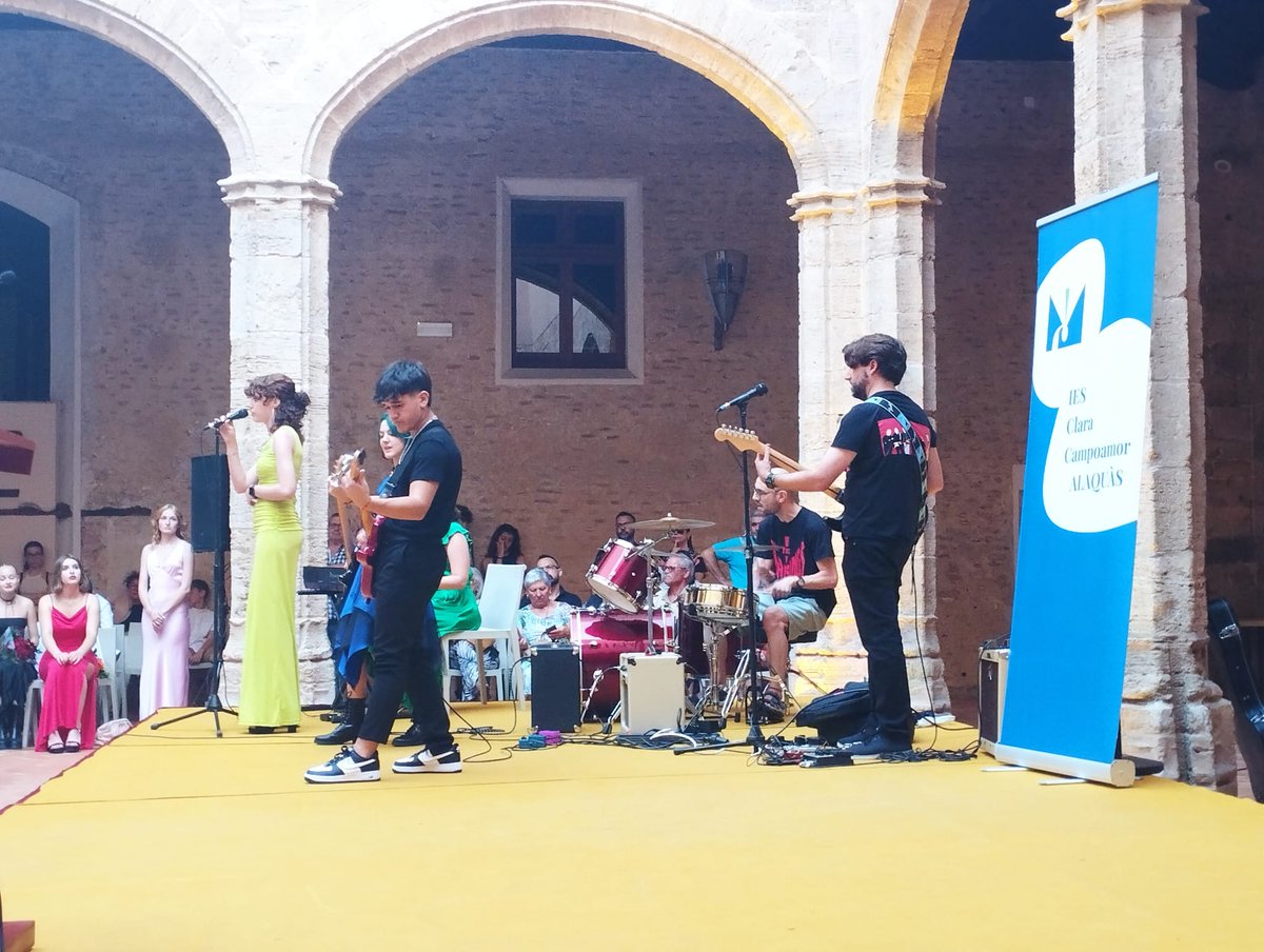 cooperativapdc's tweet photo. ACTE DE GRADUACIÓ DE 4t ESO. PROMOCIÓ 2019-2023
Divendres 23 de juny de 2023 novament, hem viscut un nou acte de graduació del nostre alumnat de 4t ESO.
Des d’ací els desitgem molta sort en el seu futur.
BONA SORT A TOTS I TOTES!
@SomAlaquas, @alaquasjove https://t.co/MSd0zJZUx6