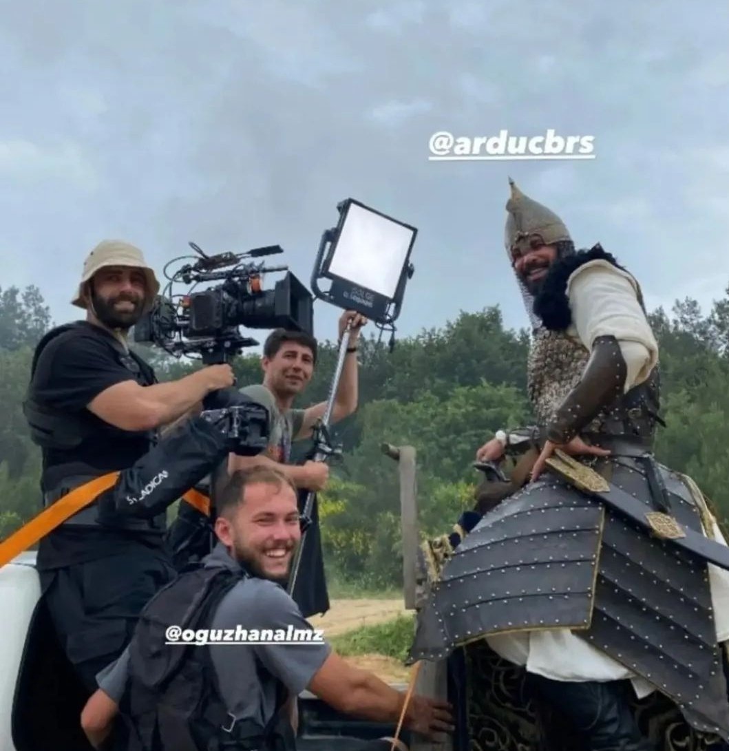 BAAFC87's tweet photo. Barış 👑🖤 Alparslan set Malazgirt Battle scene ⚔️🔥

#BarışArduç
#AlparslanBüyükSelçuklu https://t.co/lWiXo0A8Bu