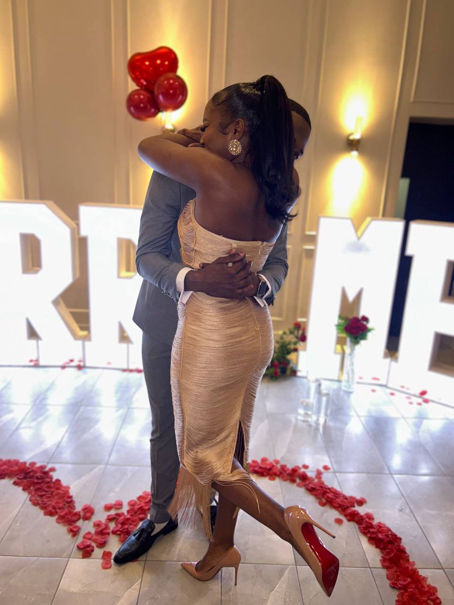 niacerise's tweet photo. A whole king has pursued me and I can’t wait to be his crown 👑 I’M ENGAGED !!!! 💍💍💍💍💍 @timothybayonne https://t.co/QMOIgXY3FT
