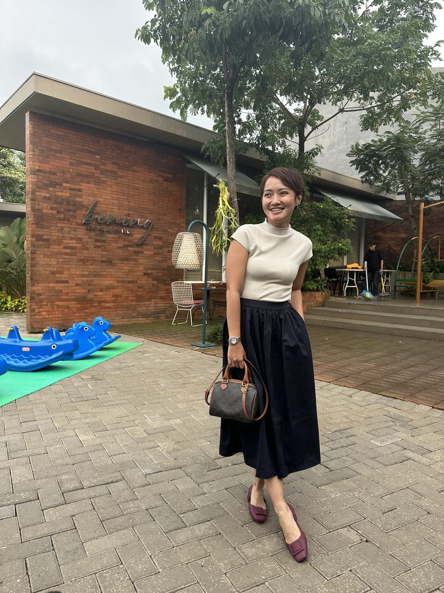 falla_adinda's tweet photo. Sepokat murah meriah rasa mewagh (…walau kemewaghan tergantung baju, tapi tetep rasanya mewagh karena ini surprisingly nyaman dan empug)
.
.
Bubeks approved!
👍👍👍
(tinggal warna item dan beige, gas)
https://t.co/un8UlaqZIQ https://t.co/XRNmyu3CqT