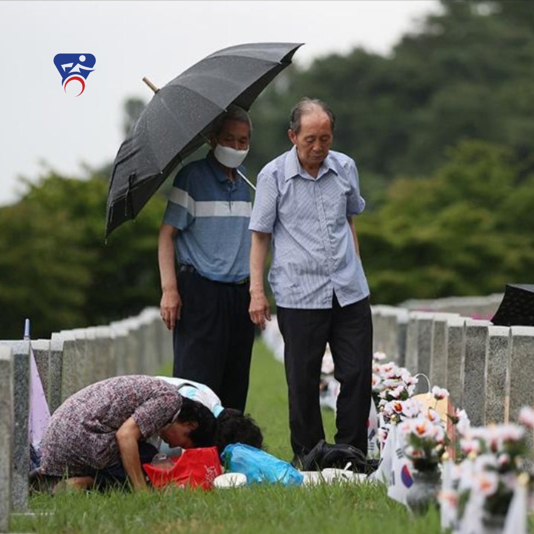 esriders1's tweet photo. The Korean War started on 25 June 1950 and ended on 27 July 1953, after the signing of an armistice agreeing that the country would remain divided.

At the end of the Second World War, Korea – which had formerly been occupied by the Japanese – was divided along the 38th parallel. https://t.co/1h86BANCEB
