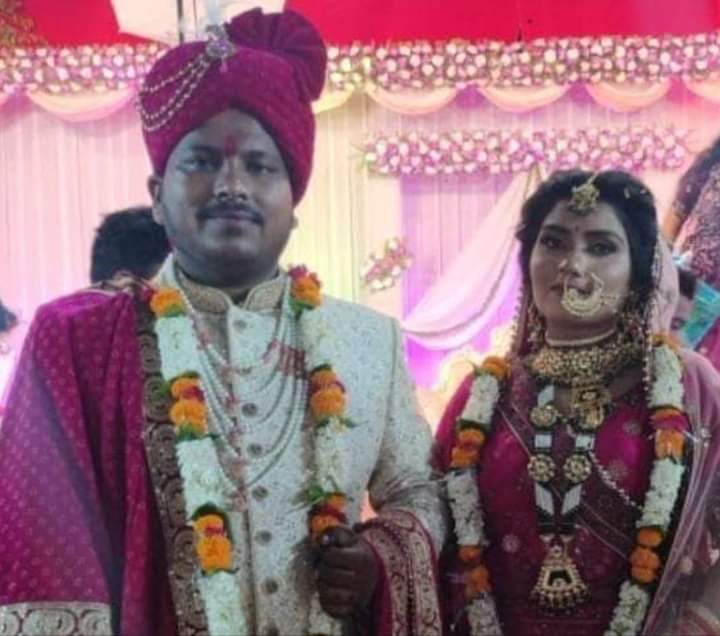 लड़का SC इंजीनियर
 लड़की OBC अध्यापक
नव दंपति को हृदय की गहराइयों से बहुत-बहुत मंगलकामनाएं