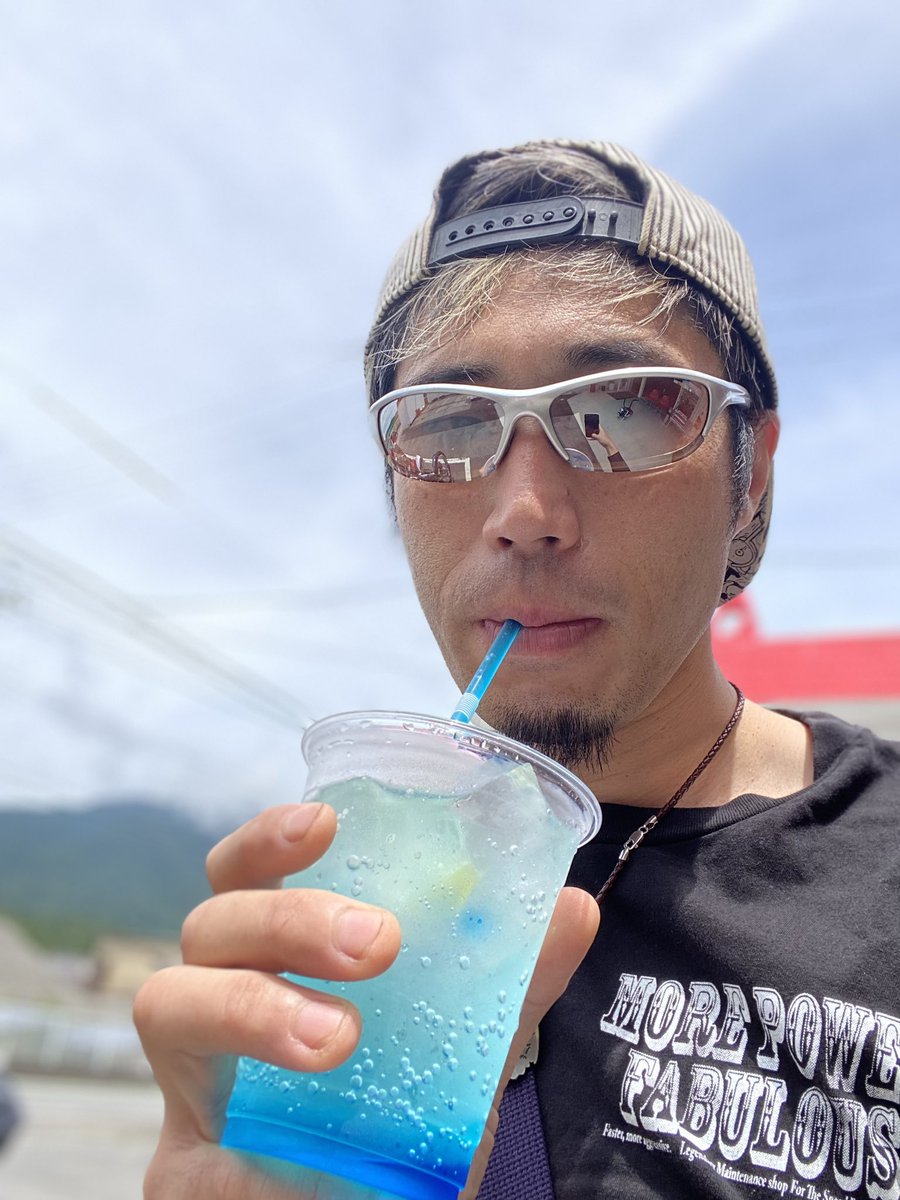 OY0iBF0nLZCfnSj's tweet photo. バイク仲間とワニベースさんへ。
#FXSTSB
#ワニベース
#ハーレー https://t.co/cl1PNdiKCD
