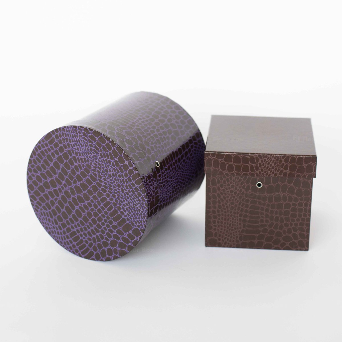 fleurbox_ru's tweet photo. The square flower boxes continue to hold a prominent place in the world of floristry. With their sleek and classic design, they add an element of understated elegance that is hard to match. https://t.co/YEDjOvWNR4 https://t.co/KjQ6EYqL02