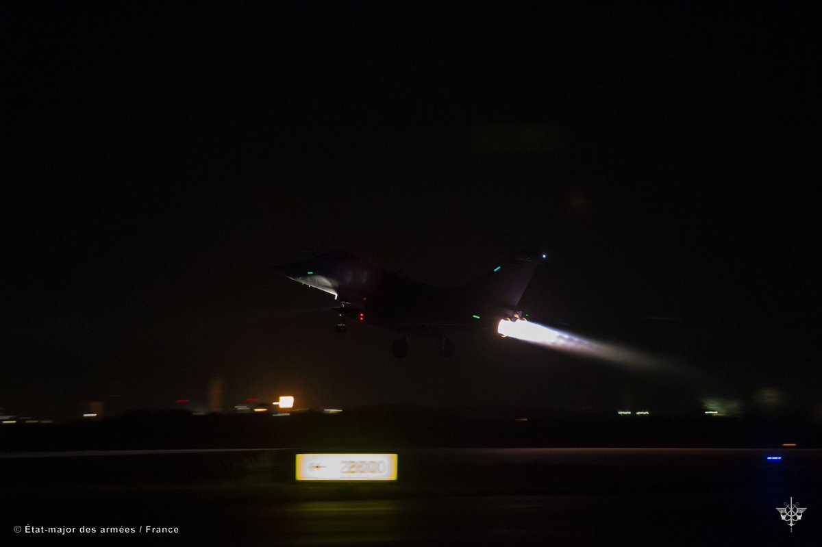 #Pégase | Départ de la mission #PEGASE23 ! Cette nuit, 10 Rafale, 5 ravitailleurs A330 MRTT Phénix et 4 avions de transport A400M ont décollé vers l'Indopacifique. Après 1 escale @FFEAU_ALINDIEN, le dispositif se scindera en 2 pour atteindre 🇲🇾 et 🇸🇬.