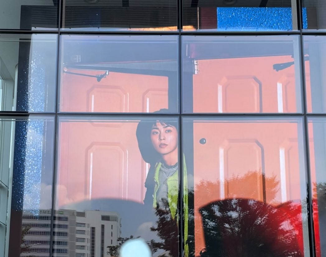 swooshsehun's tweet image. chen / d.o. / xiumin / suho
‘let me in’ teaser images displayed at sm’s building screen too~ apologies for the blurred junmyeon picture 😣