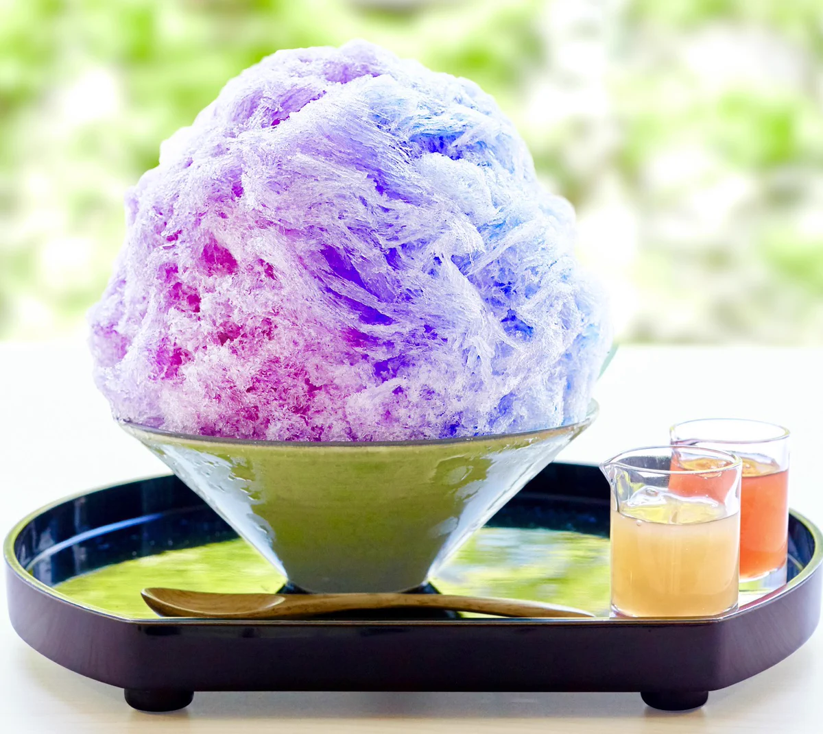 鎌倉駅近くの「こまち茶屋」の美しいかき氷！レモンシロップで色が変化する「紫陽花氷」！