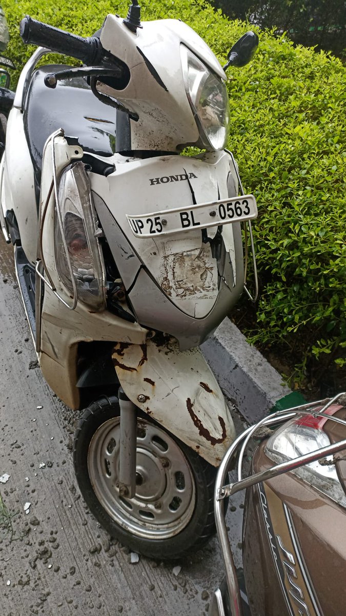 DEEPAKKAHUJA's tweet photo. #Gurgaon
- @signatureglobal के सेक्टर 81 स्थित सिग्नेचर साईनेरा की निर्माण क्वालिटी पर उठा सवाल।
- 11वें टावर की 9वीं मंजिल से गिरा प्लास्टर का बड़ा हिस्सा, स्कूटी डैमेज।
- रेसिडेंट ग्रुप ने इस बिल्डर के खिलाफ @gurgaonpolice में शिकायत दी।
#Signature_Group @Signature_Synera https://t.co/PlU795uh7Q