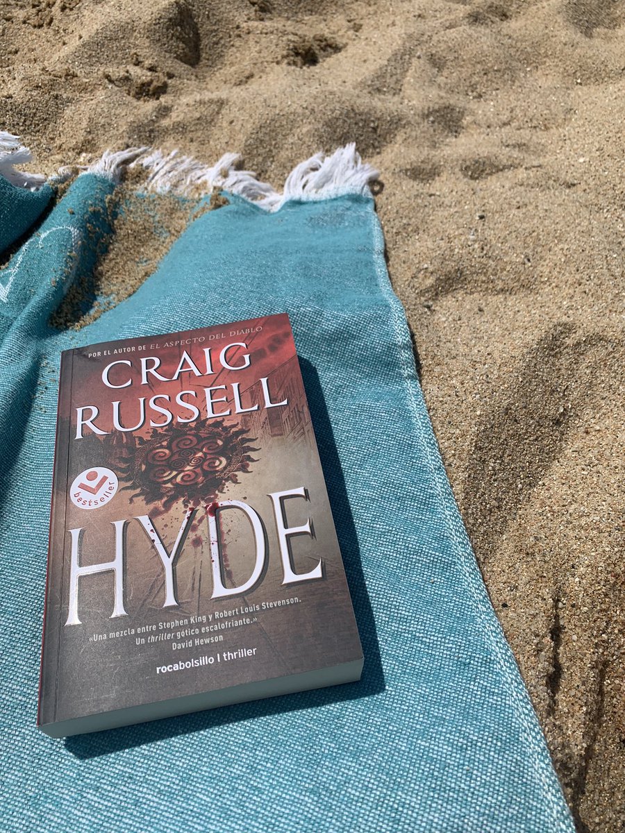 redondocristina's tweet image. Sovint no trobo les lectures que voldria en català quan compro per impuls a la llibreria, però entenc que a vegades és  “molta merda” 
🖤
#thrillerslovers #darkinside #lecturesdestiu #randomdays