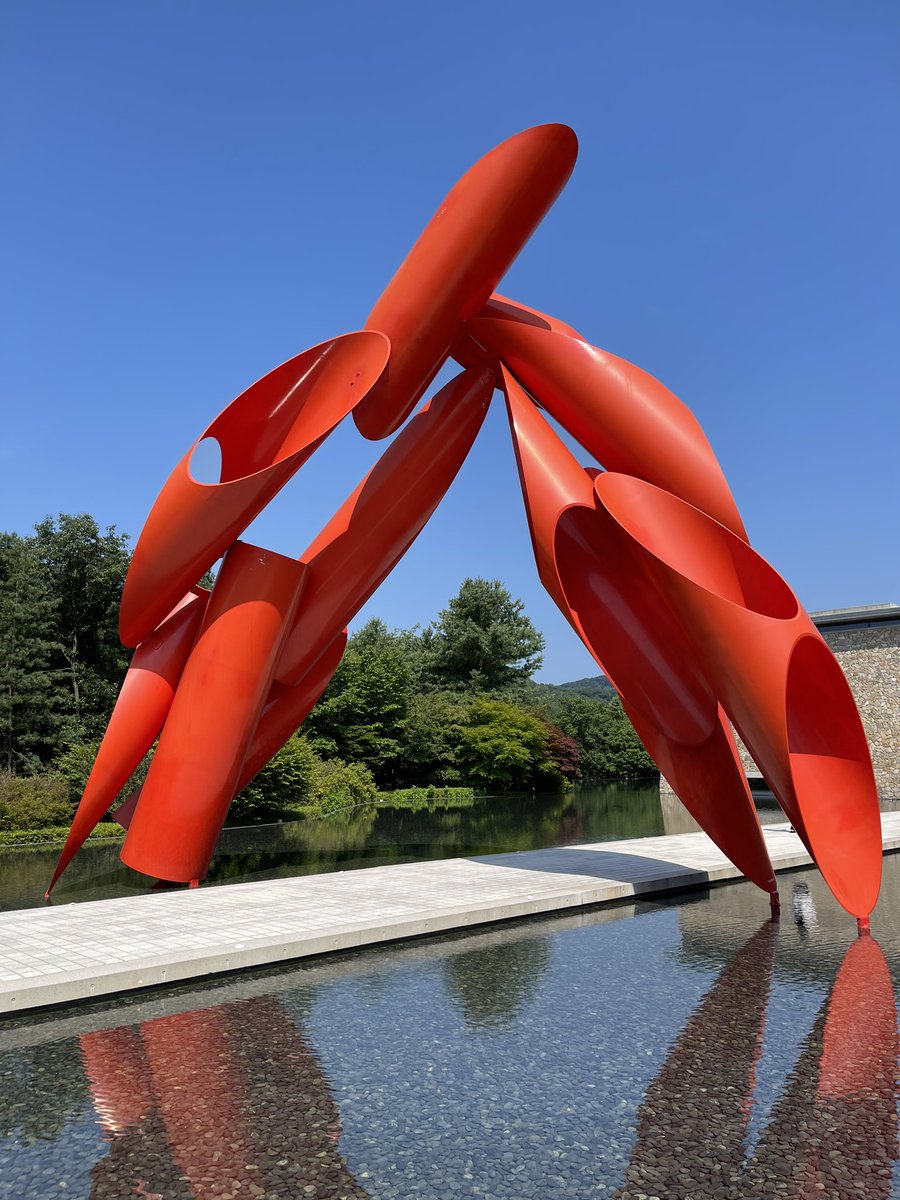 keepkeepon's tweet image. 핫하다는 곳은 다 쫓아 다니는 주말 운전. 중간에 카플레이 연결이 자꾸 끊겨서 휴게소에 들러야했지만 그래도 잘 도착했다. 인기 많다는 테라스 자리부터 먼저 가서 아점 와구와구. 너무 포토존이라 부담스러워서 또 너무 더워서 오래는 못 앉아있고 실내로 옮겼다. 뷰도 좋지만 에어컨이 짱이야 ㅠㅠ