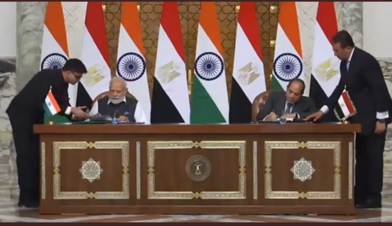 DeccanChronicle's tweet photo. Indian Prime Minister @narendramodi, Egyptian President Abdel Fattah El-Sisi on Sunday signed a Memorandum of Understanding (MoU) in Egypt's Cairo. 

#ModiInCairo #ModiInEgypt https://t.co/lKp81qb1EQ