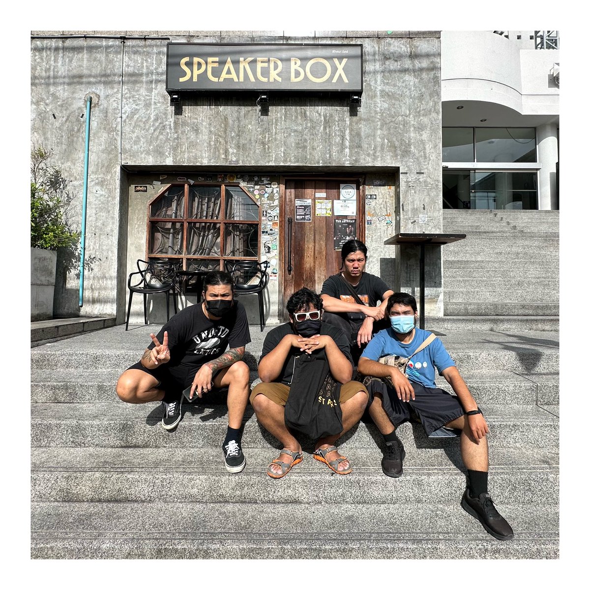 tdr_thailand's tweet photo. 06.25.2023
สวัสดีถึงทุกคนที่จะมาพบกันคืนนี้ที่งาน The Artesian @ Speakerbox ครับ คืนนี้พบกับพวกเราและ OCEVN Conductor และ Flowers For Daryl อย่างพร้อมเพรียงกัน งานเริ่มค่ำ ๆ ครับ
ทุกคนที่มาเจอกันคืนนี้ เรามีอะไรจะบอก
ล่วงหน้ากว่าคนอื่น 1 วันครับ
#thedarkestromance #theartesian https://t.co/WZrCcabb4N