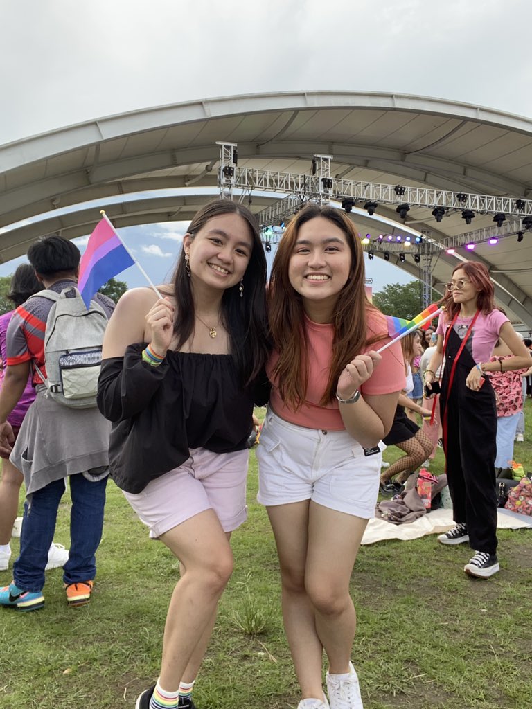 hydroxideart's tweet photo. our first of many pride march together 💙🩷🏳️‍🌈

#TAYOangKULAYAAN https://t.co/xIJlRotZBu
