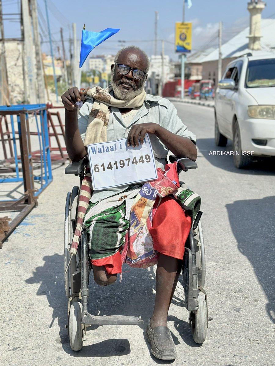 An old and disabled man begging in the streets of Mogadishu and carrying the our Somali flag with love, 

For help please contact: +252614197449