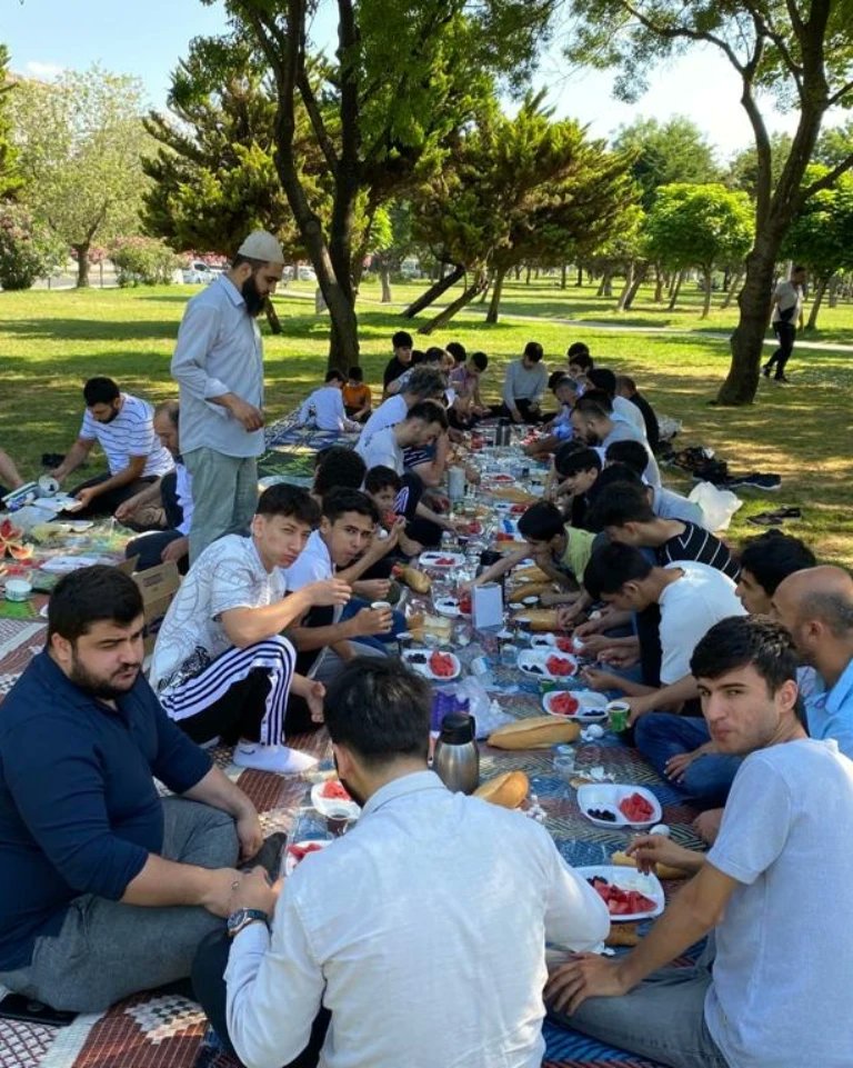 PsEsenyurt's tweet photo. Bugün gençlerimizle Sabah kahvaltısı,futbol,olta atma,moral motivasyon programında bir araya geldik. Haftaya seni de bekleriz. 😉 https://t.co/0tkgfzeKmr