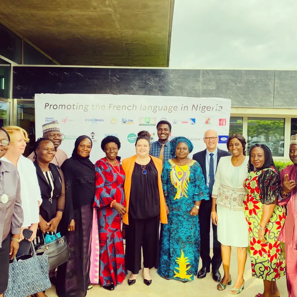 eblatmann's tweet photo. "Learning French is a plus", yes indeed!
Last week @franceinnigeria launched a new pilot programme to promote the French language in Nigeria in collaboration with several States, public schools and radios. 🇫🇷🤝🇳🇬
Vive la #francophonie ! https://t.co/QH0z0H5Mpa