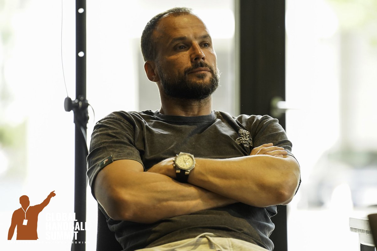 GHandballSummit's tweet photo. Uros Zorman 🇸🇮

𝙏𝙝𝙞𝙣𝙠𝙞𝙣𝙜.𝙋𝙧𝙤𝙢𝙤𝙩𝙞𝙣𝙜.𝙂𝙧𝙤𝙬𝙞𝙣𝙜.

#GlobalHandballSummit
#globalhandballspeakers https://t.co/eoY1MGnMUK