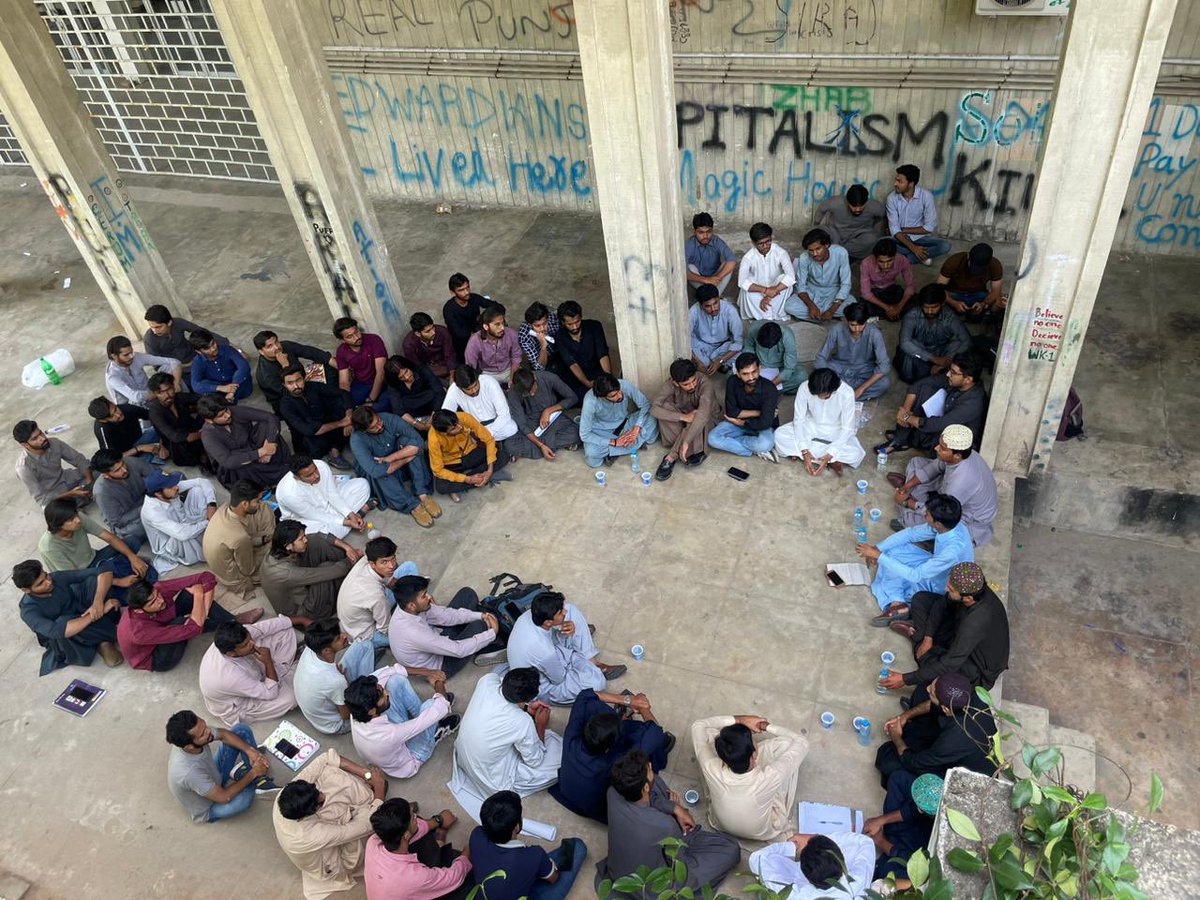 Bishara83406136's tweet photo. QAU is precious for its unique abilities of acknowledgement in every aspect 
A brought mindset of learning 
(Further everyone  points out a black dot on white shirt ) study circle by @MehranSC_QAU  🚩 https://t.co/V6EyCk4HKx