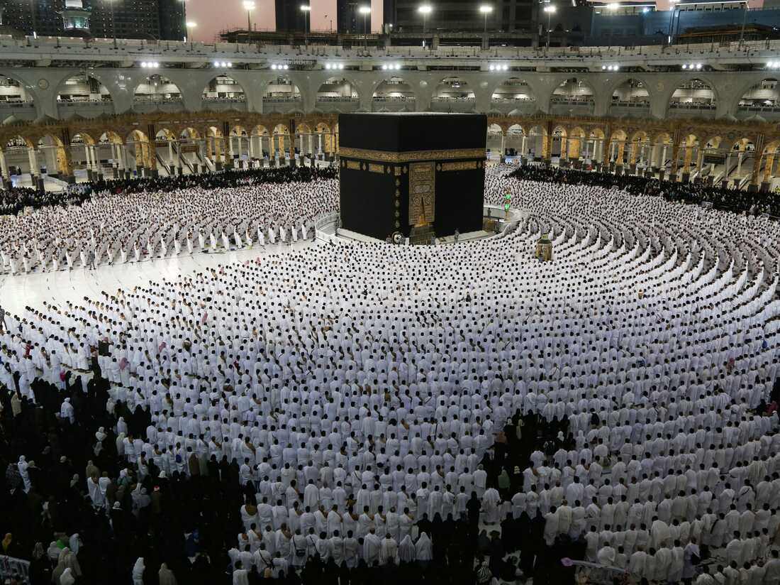 sh313B's tweet photo. In such circumstances, it is obligatory to set aside the funds for the journey in the ensuing year, and doing one's best not to dispense with them until the following year.
#Hajj_JourneyOfFaith https://t.co/r4YkUjOU6O
