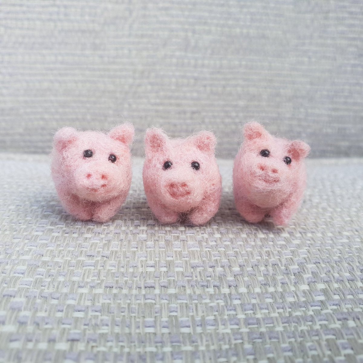 Hello!
I have three little Piggies available to adopt from my Etsy shop! Do you know someone who would absolutely love to receive one in the post? Will come gift wrapped.
Thank you 💝
etsy.com/listing/146053…
#etsy #pigs #ukgiftam #handmadehour #creativebizhour