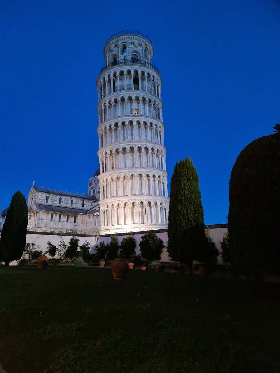 Leaning Tower of Pisa #Pisa #PisaTower #Tuscany #tuscanylovers #tuscanycharming #piazzadeimiracoli