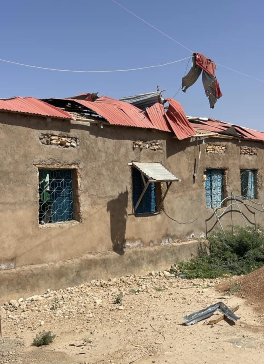 GaraadMukhtaar's tweet photo. Despite of the calling for @musebiihi to withdraw his troops by the UNSC, he continued destroying the city and murdering civilians.

@musebiihi You can keep on shelling on us and the city, but we will never surrender until last standing person of SSC is alive. 
@TheVillaSomalia @UNSomalia @UnitedSomalis @UN
