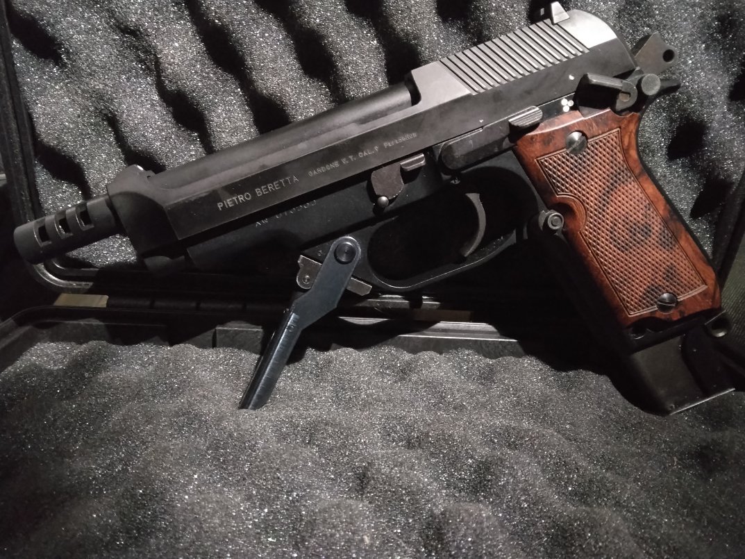 mkb42hmkb42w's tweet image. 古いシステム7の93R…
スライドの刻印が残念…なので現行のHWスライドに換えました！
動きが微妙に…
#KSC #93R #エアガン