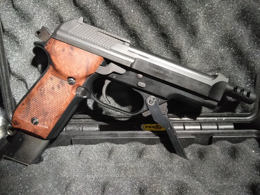 mkb42hmkb42w's tweet image. 古いシステム7の93R…
スライドの刻印が残念…なので現行のHWスライドに換えました！
動きが微妙に…
#KSC #93R #エアガン