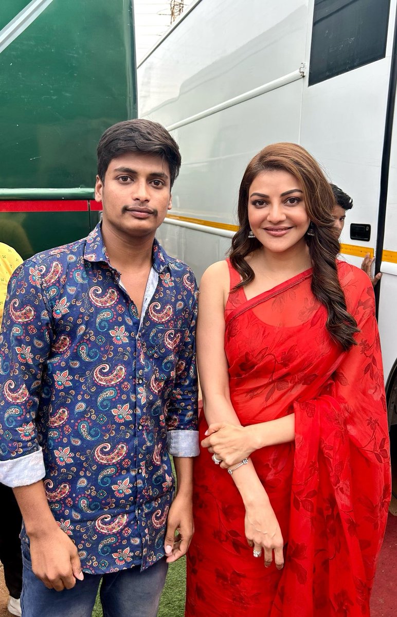 KajalFanRavi's tweet photo. Finally my dream come true!!
Thank you @MsKajalAggarwal for giving me chance to meet you and have a click ❤️
Will cherish this forever 😍
#KajalAggarwal https://t.co/GBWSUUJpmv
