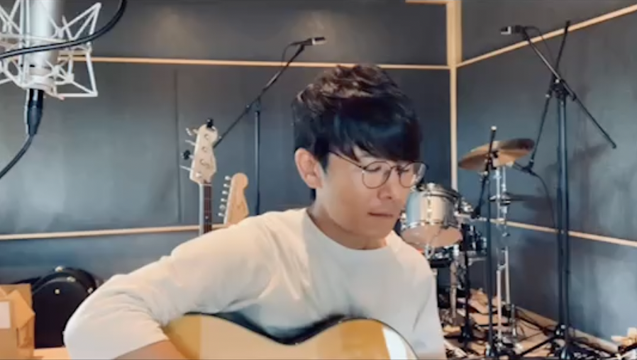 apogee_official's tweet photo. 【SHORT演奏動画シリーズ】

「グッド・バイ」 
永野亮弾き語りver.

YouTubeにアップしました！
グッドボタンと感想のコメント
お待ちしています🦋
https://t.co/1kWA39HIEZ

#APOGEE https://t.co/0vkdaSja5j