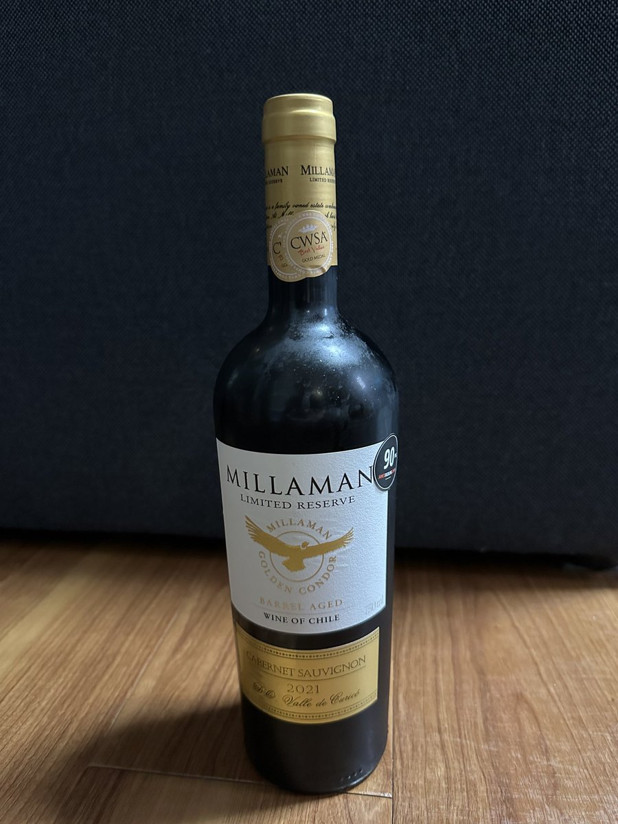 yama666zaki's tweet photo. 今日はワインだな🍷
( ^ ^ )/■¡Salud!
カリフォルニアワインとチリワイン好き😋👍
#menageatrois #millaman #ピーロートジャパン #赤ワイン https://t.co/21emc3wlS9
