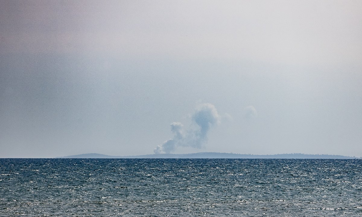Krakatau volcano🌋 steaming out there in the Sunda strait , as seen from Anyer, West Java some 46km away today 25th June.