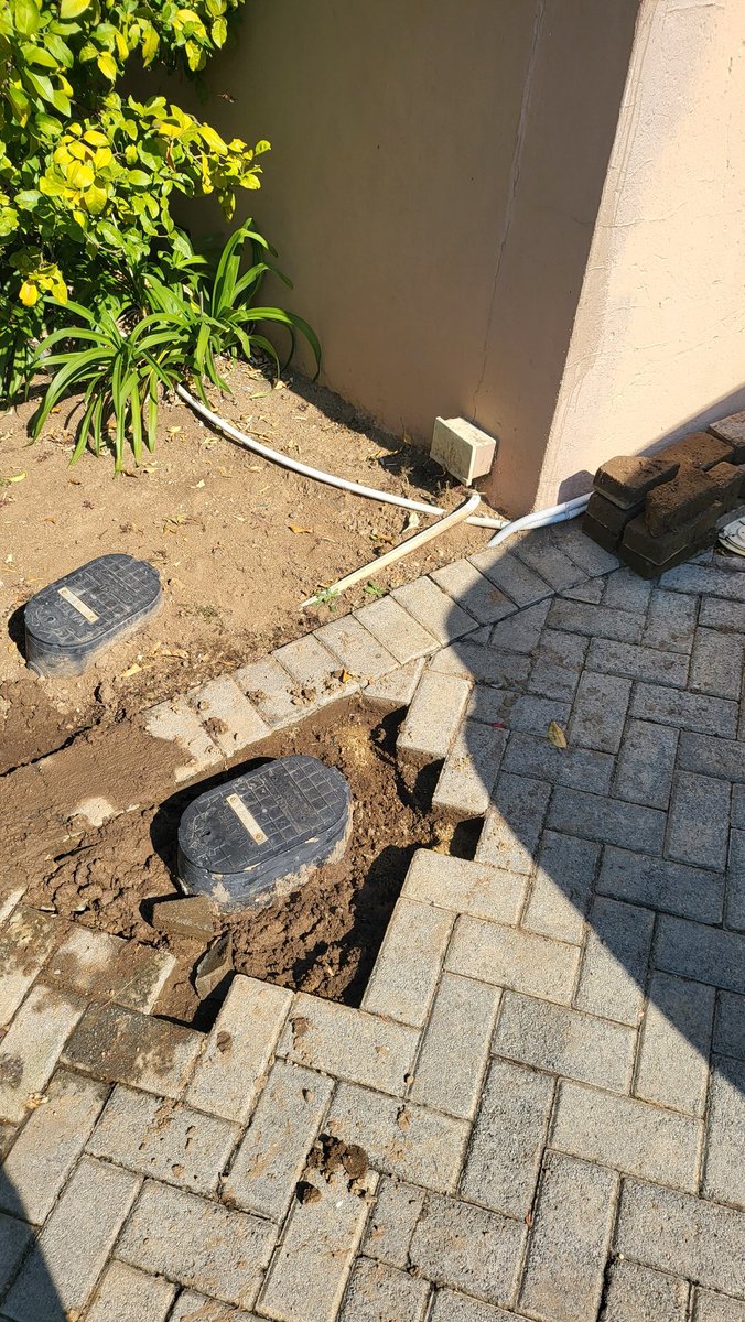 @JHBWater 43days to respond to a leak report. 30m to fix it and then left it like this. Proud to be South African