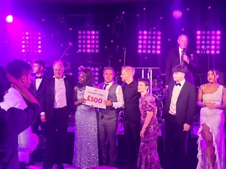 Brucejonesnew's tweet photo. Great evening, children charity do last night in knutsford @JoeWarrenPlant @alanhalsall #mikeynorth #jackiegraham https://t.co/9NxQM7sCIM