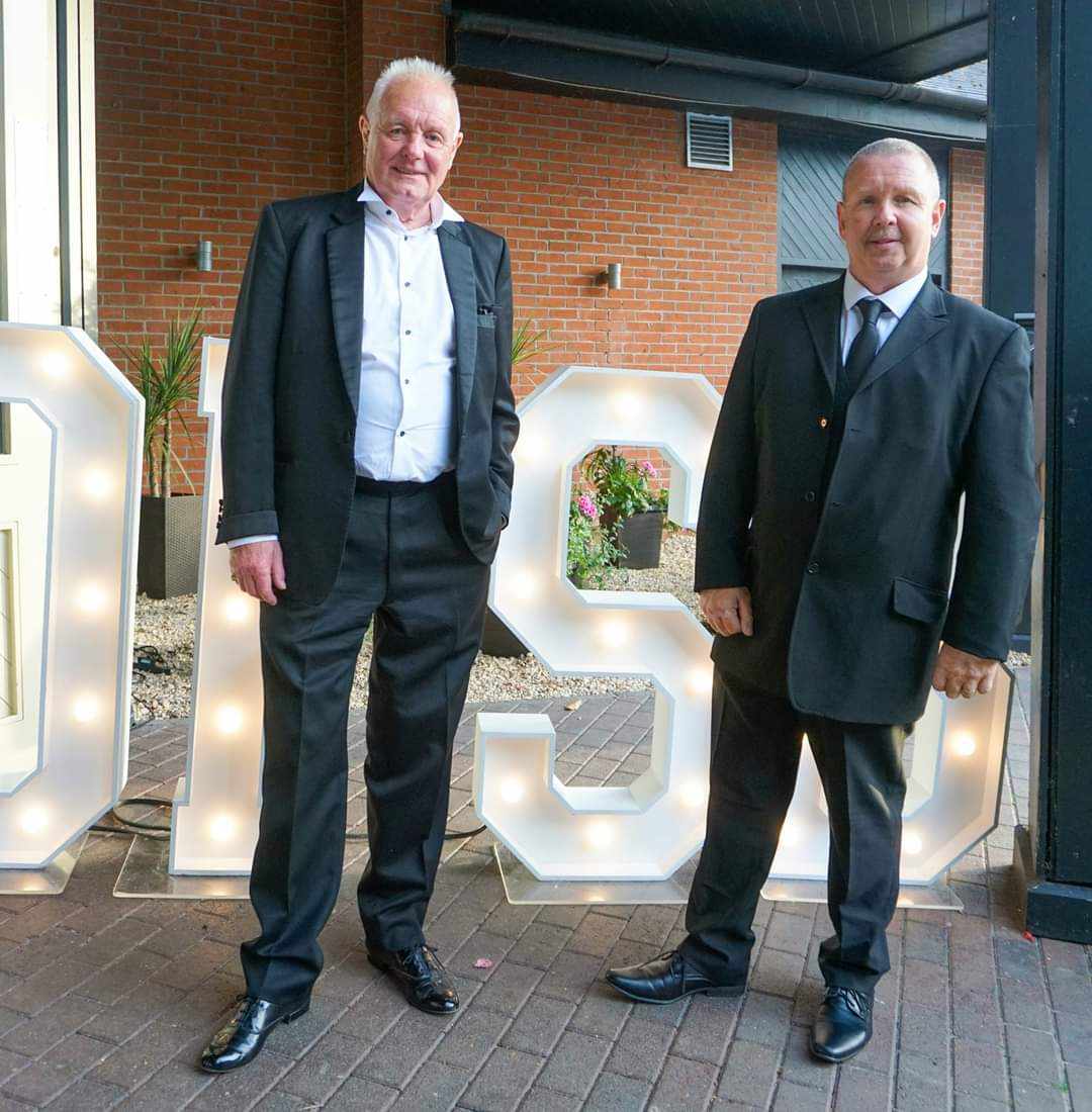 Brucejonesnew's tweet photo. Great evening, children charity do last night in knutsford @JoeWarrenPlant @alanhalsall #mikeynorth #jackiegraham https://t.co/9NxQM7sCIM