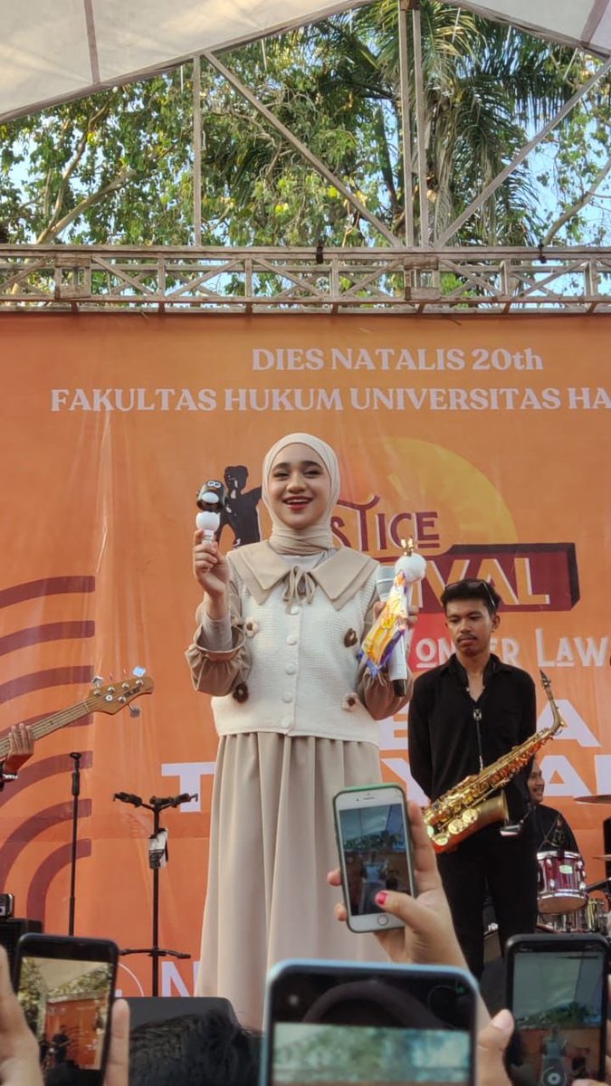 ★ .’ tweet media