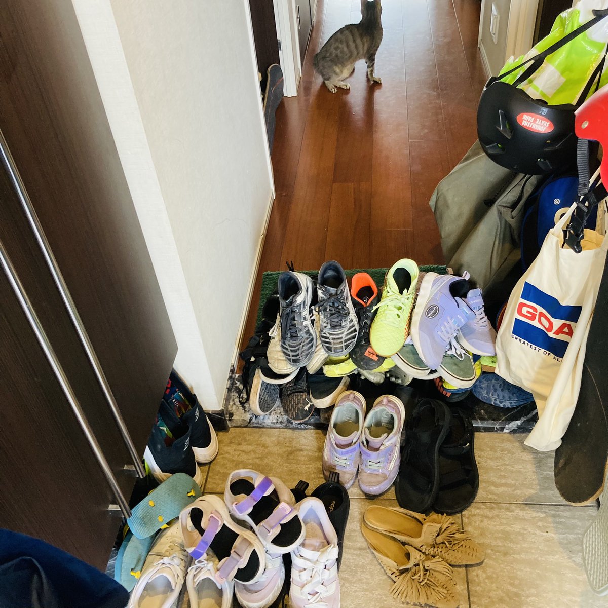 teppeinakao's tweet photo. 仕事して玄関を掃除して自転車のメンテナンスしてサッカーサポートからの合宿打ち合わせで今日はもういい?🙋♂️
#仕事と育児の隙間から
#ナカオテッペイ
#surlylht
#サッカーサポート https://t.co/79Fi1hoyRp