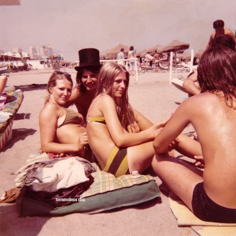 torroleschic's tweet photo. Playa del Bajondillo, Torremolinos, años 70. Cedida por Charlie Marciano. https://t.co/Jlih60N1Za