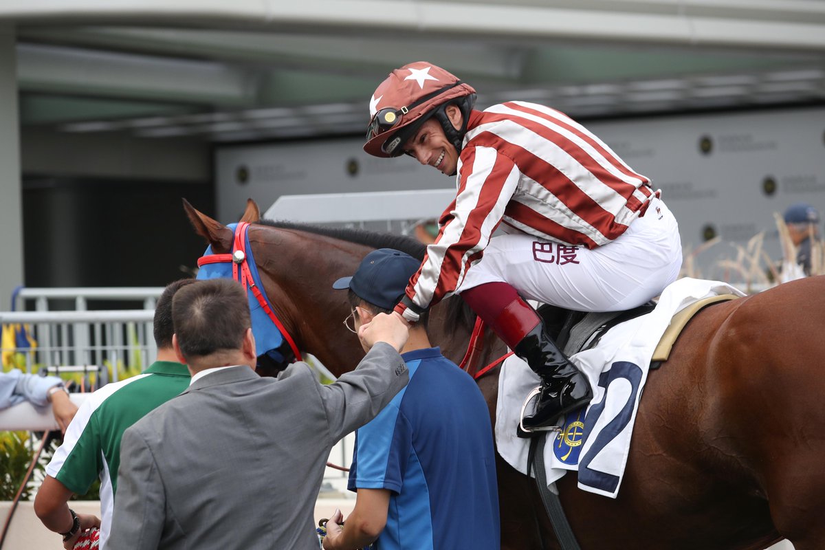 Allez, <a href="/AlexisBadel/">Alexis Badel</a>! The Frenchman is closing in on 200 career wins in Hong Kong... 

<a href="/equidia/">Equidia</a> | #HKracing